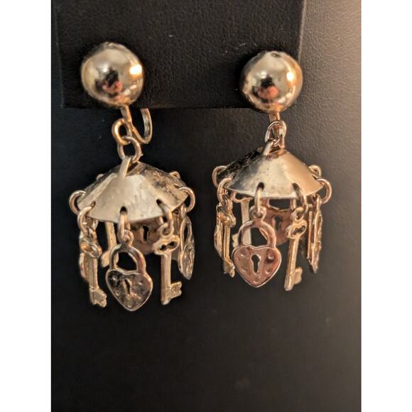 Vintage Gold Tone Screw Back Lock & Key Dangle Chandelier Earrings - Picture 5 of 5